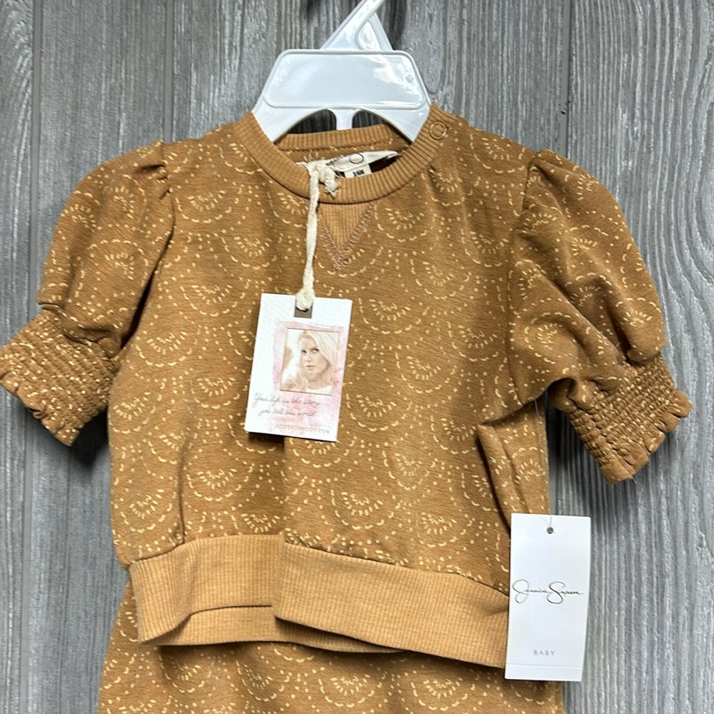3-6M, NWT Jessica Simpson Ochre Printed Sweat Shirt/Pant Set